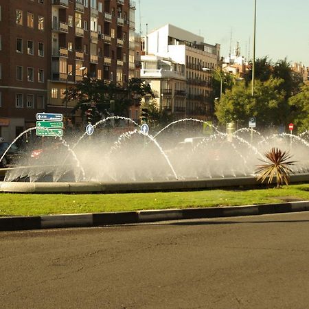 2 A 6 Pax Museos Y Ronda De Atocha Appartement Madrid Buitenkant foto