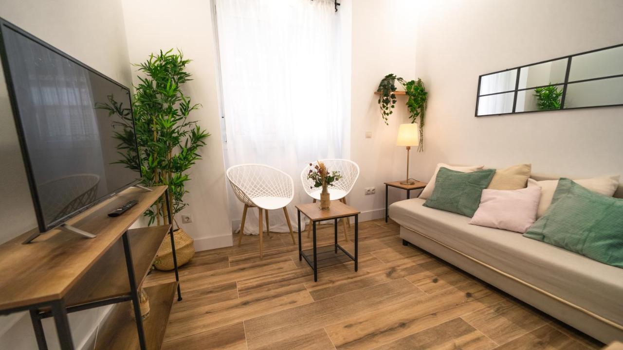 2 A 6 Pax Museos Y Ronda De Atocha Appartement Madrid Buitenkant foto