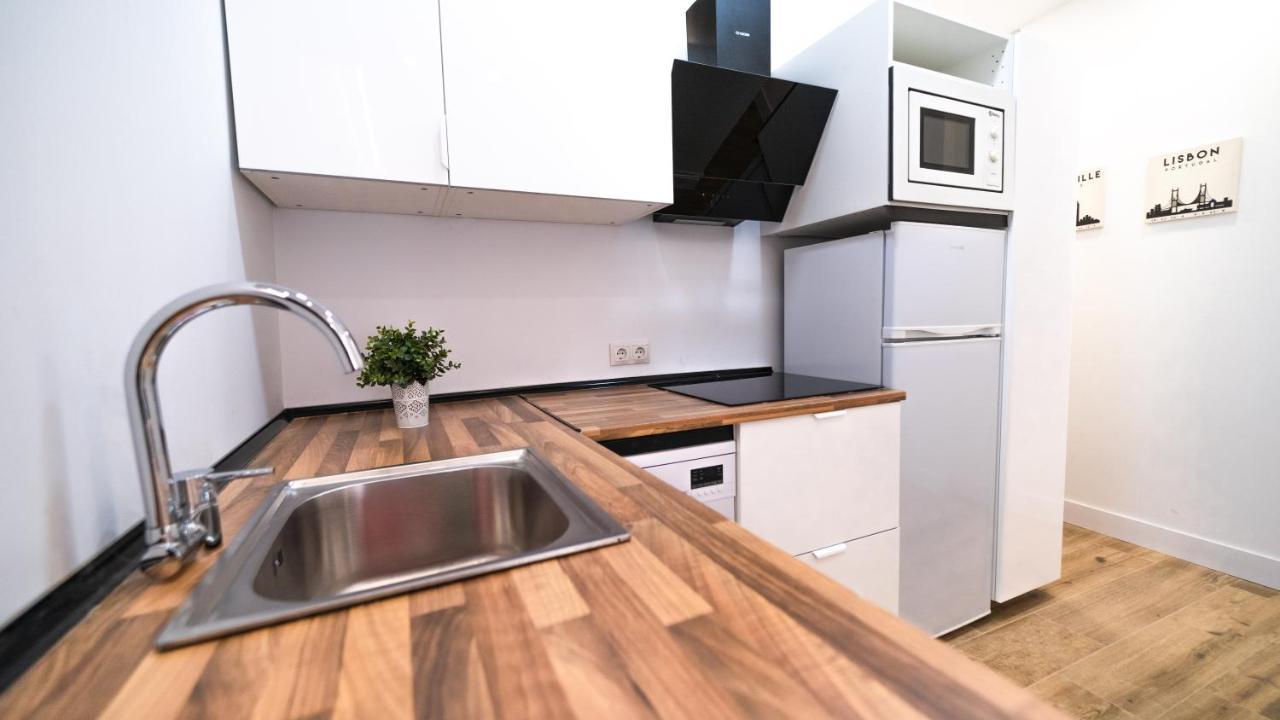 2 A 6 Pax Museos Y Ronda De Atocha Appartement Madrid Buitenkant foto