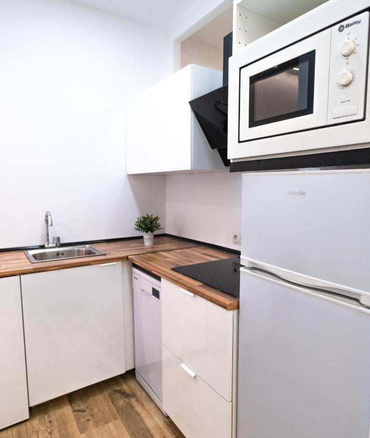 2 A 6 Pax Museos Y Ronda De Atocha Appartement Madrid Buitenkant foto