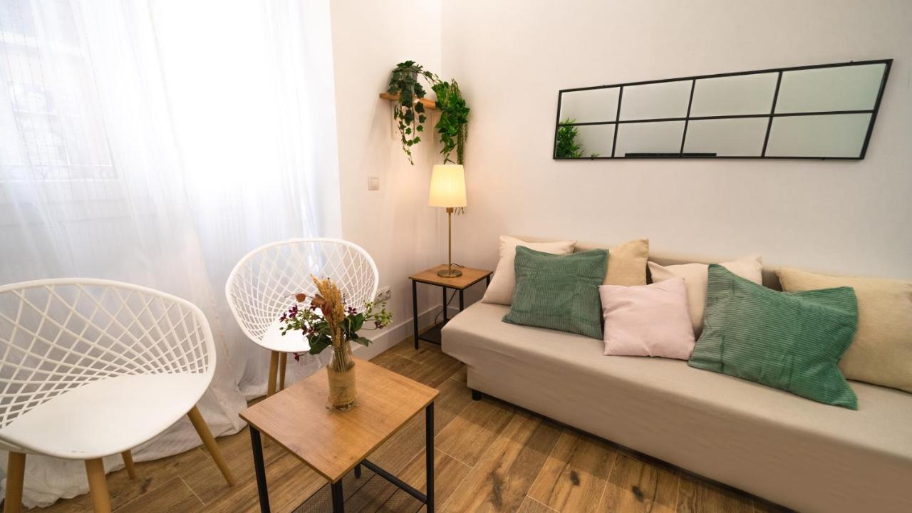 2 A 6 Pax Museos Y Ronda De Atocha Appartement Madrid Buitenkant foto