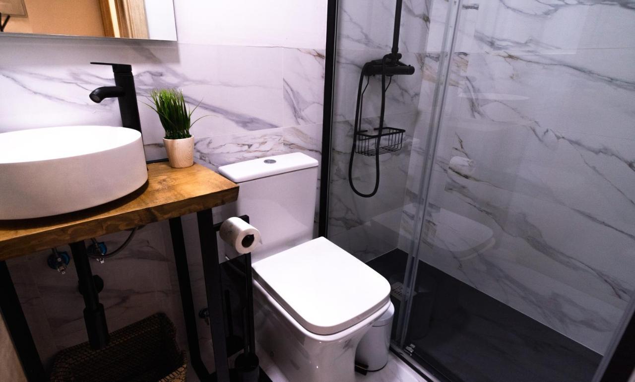 2 A 6 Pax Museos Y Ronda De Atocha Appartement Madrid Buitenkant foto