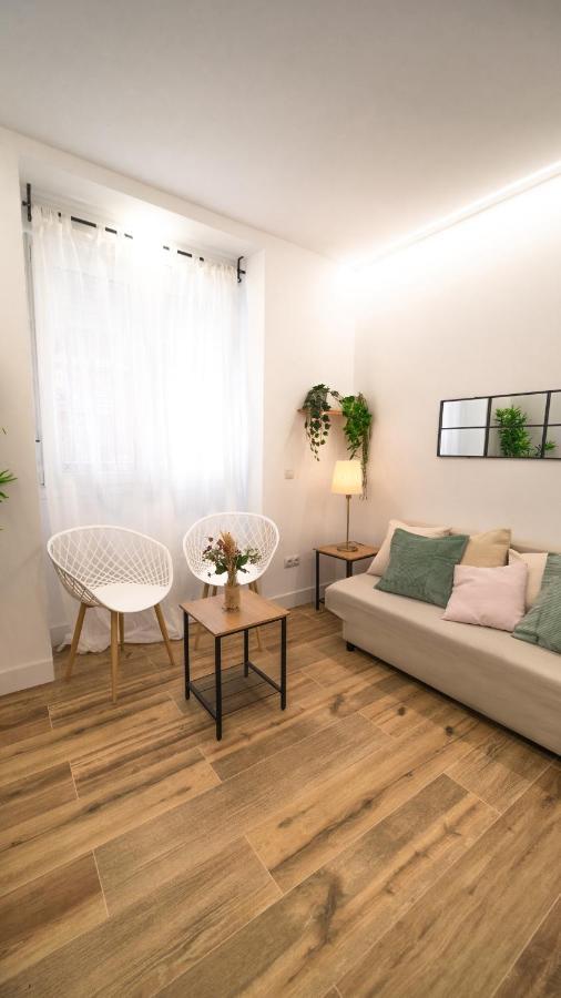 2 A 6 Pax Museos Y Ronda De Atocha Appartement Madrid Buitenkant foto