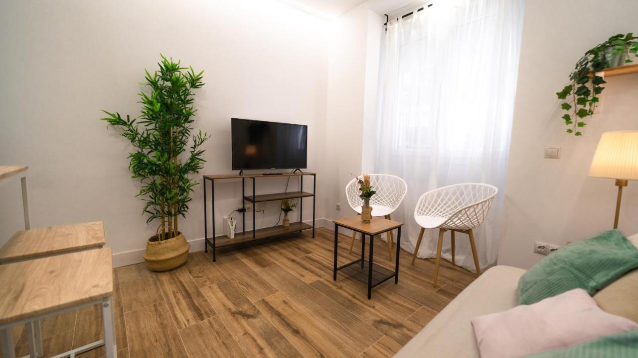 2 A 6 Pax Museos Y Ronda De Atocha Appartement Madrid Buitenkant foto