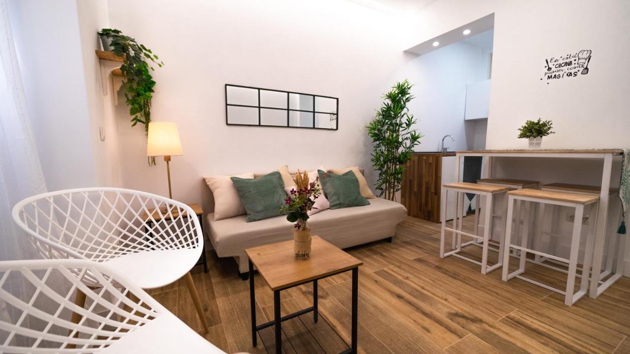 2 A 6 Pax Museos Y Ronda De Atocha Appartement Madrid Buitenkant foto
