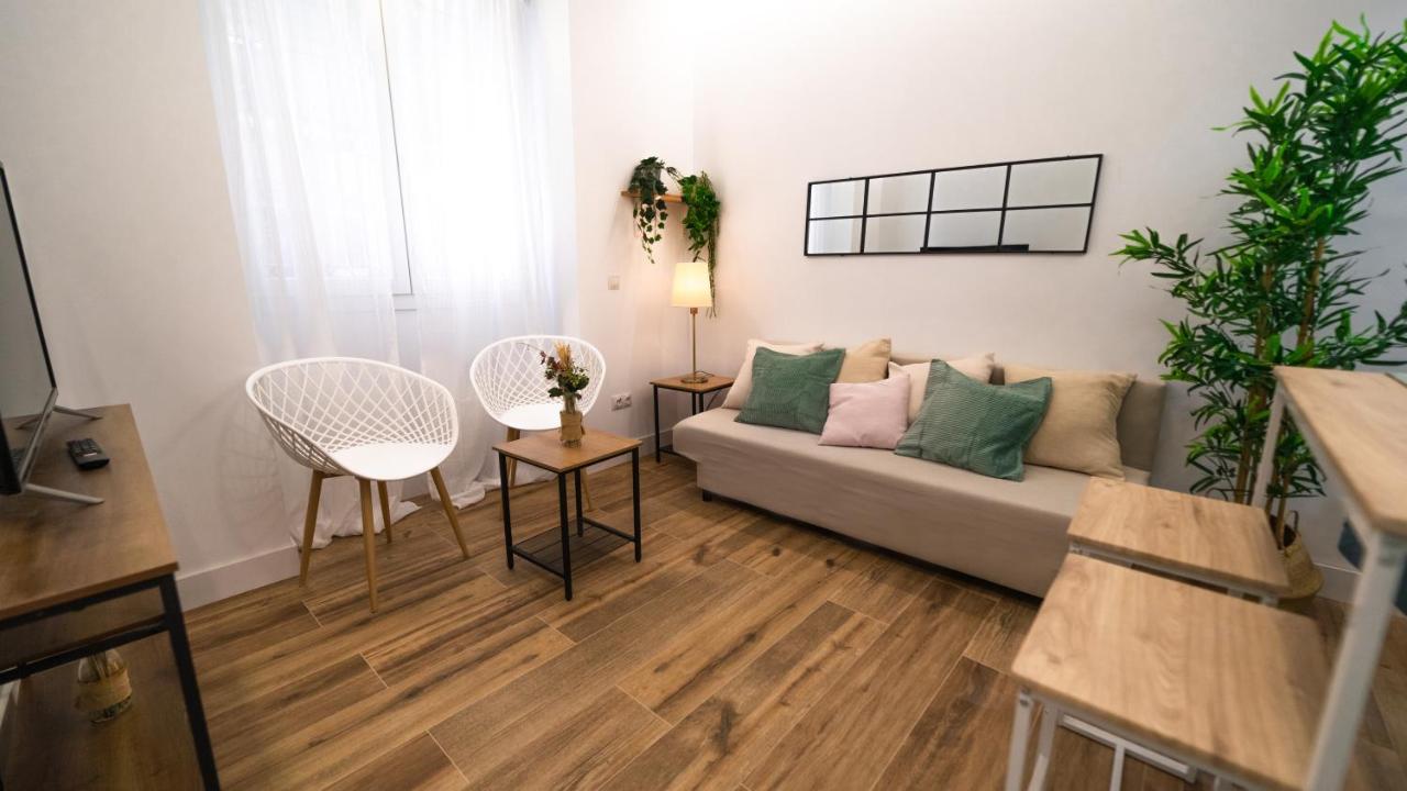 2 A 6 Pax Museos Y Ronda De Atocha Appartement Madrid Buitenkant foto