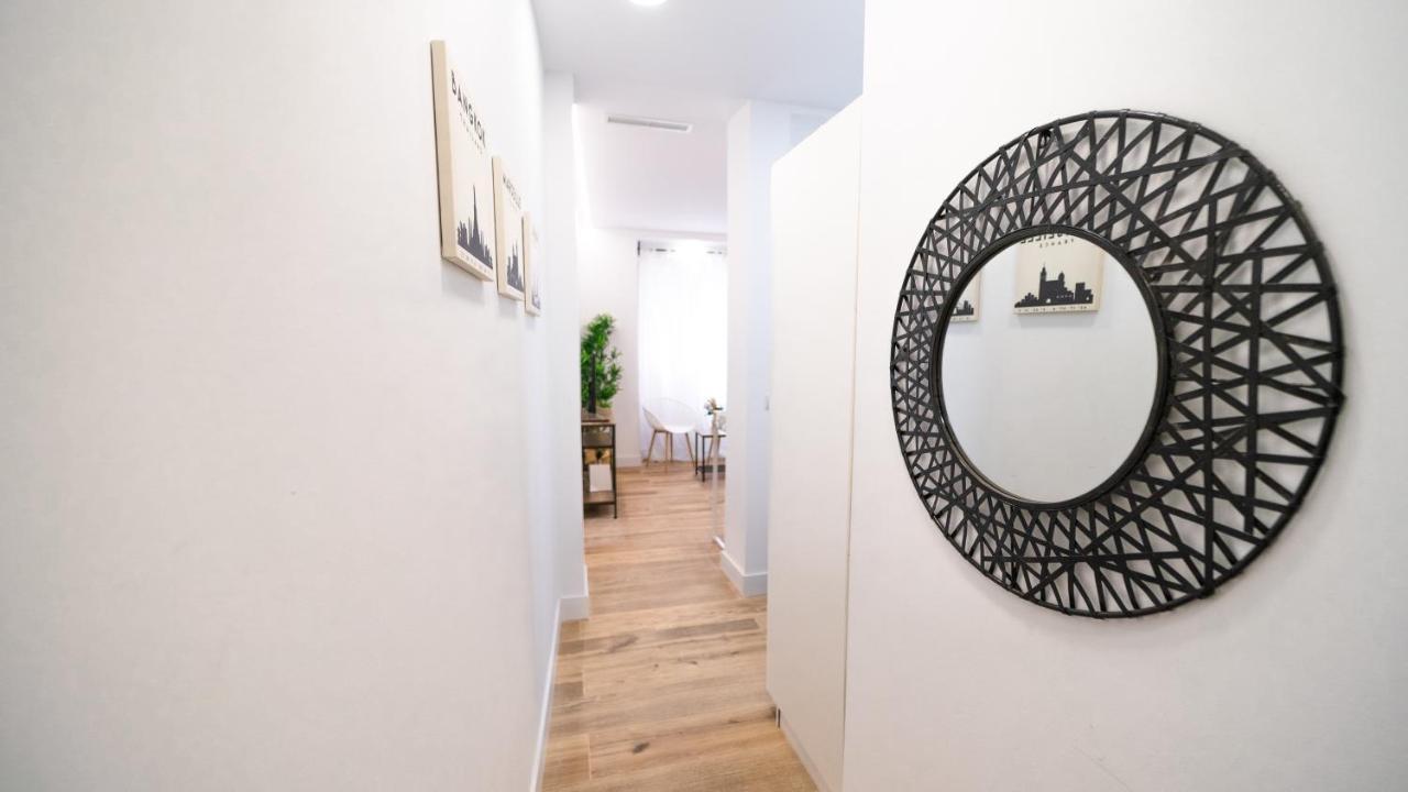 2 A 6 Pax Museos Y Ronda De Atocha Appartement Madrid Buitenkant foto
